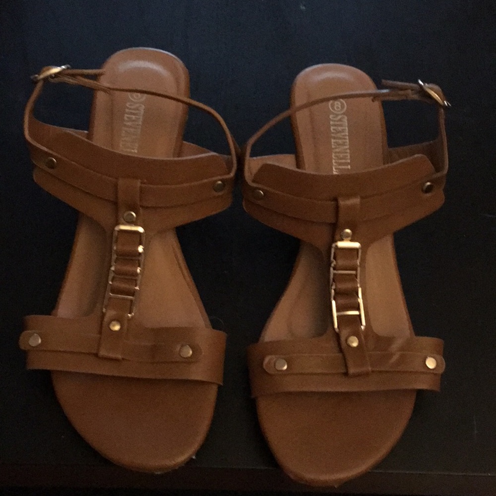 Nude/beige spring mini wedges